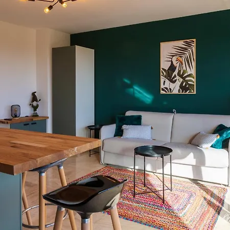 Holiday home Lovely 35m Flat 20 Meters From The Beaches Ideal For Congress & Holidays